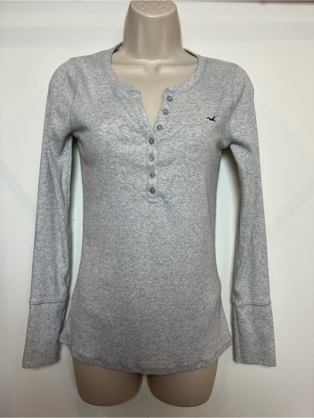 Hollister Y2K Gray Henley Long-Sleeve Top Preppy Minimalist V Neck